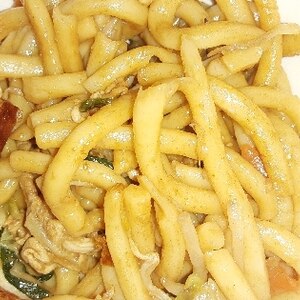 キャベツと人参とウインナーの焼きうどん